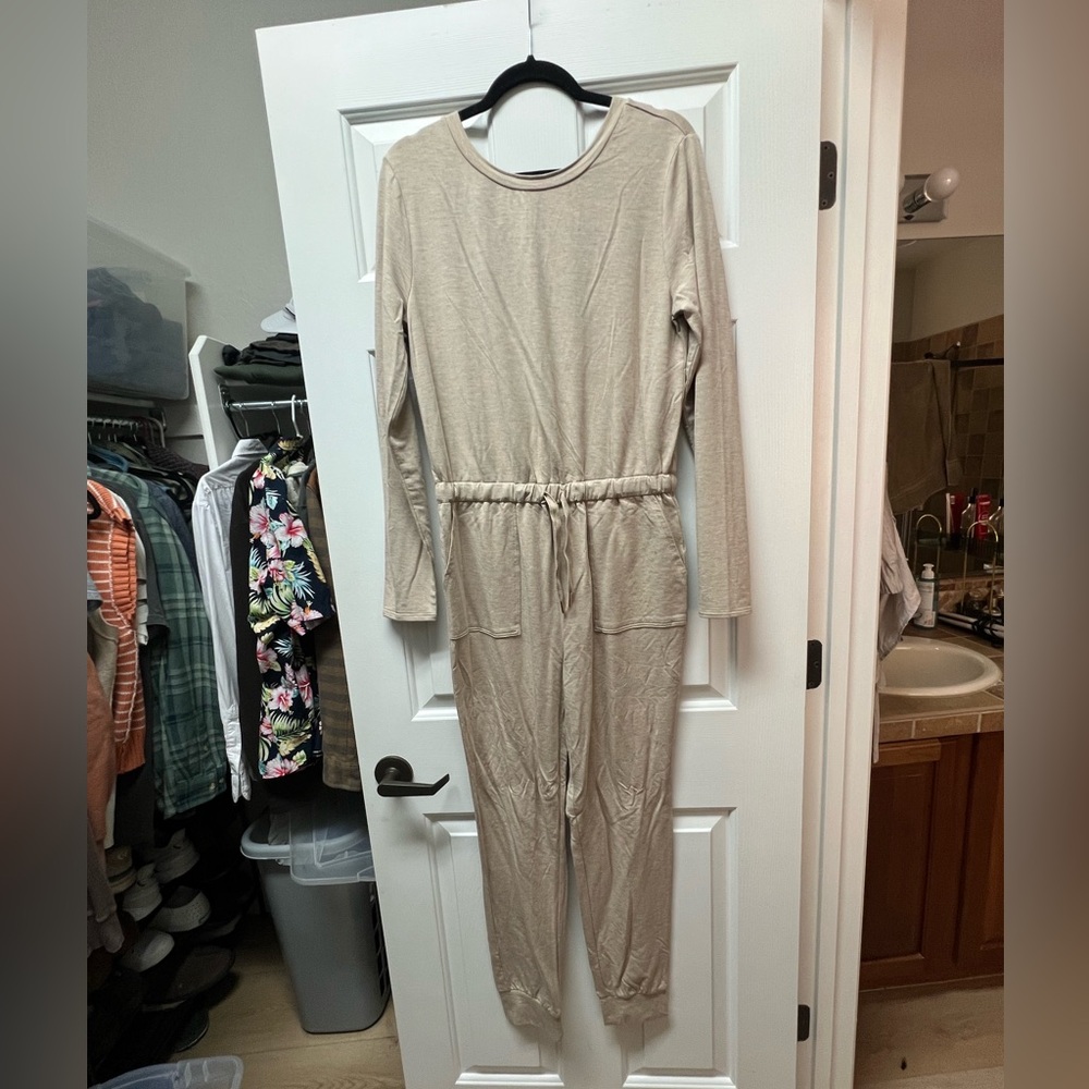 Long sleeve tan jumpsuit Small Tall
